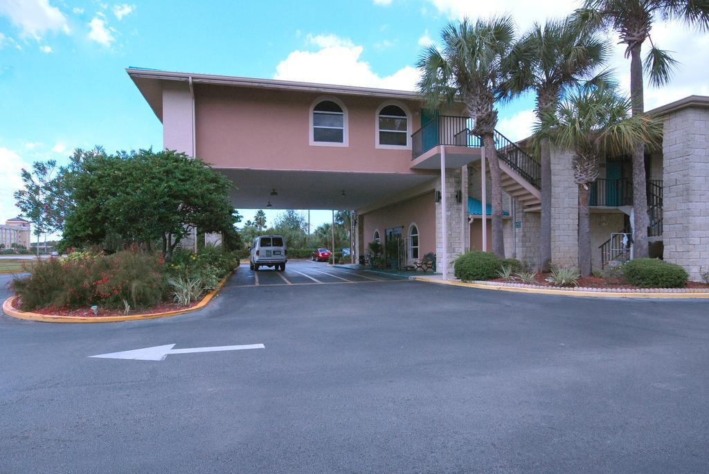 Quality Inn & Suites Orlando Airport Exterior photo