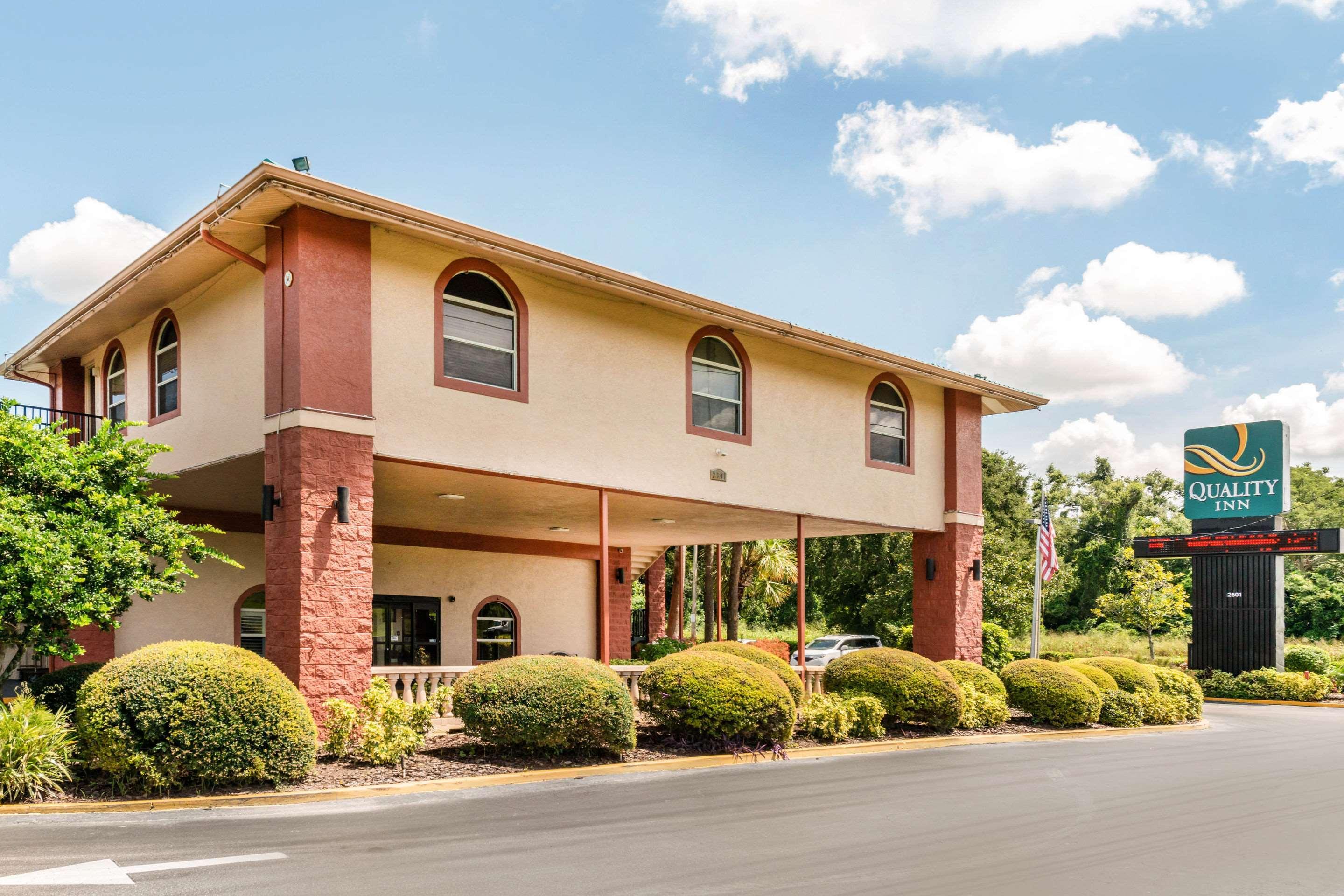 Quality Inn & Suites Orlando Airport Exterior photo