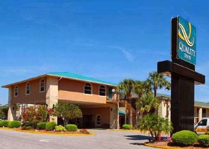 Quality Inn & Suites Orlando Airport Exterior photo