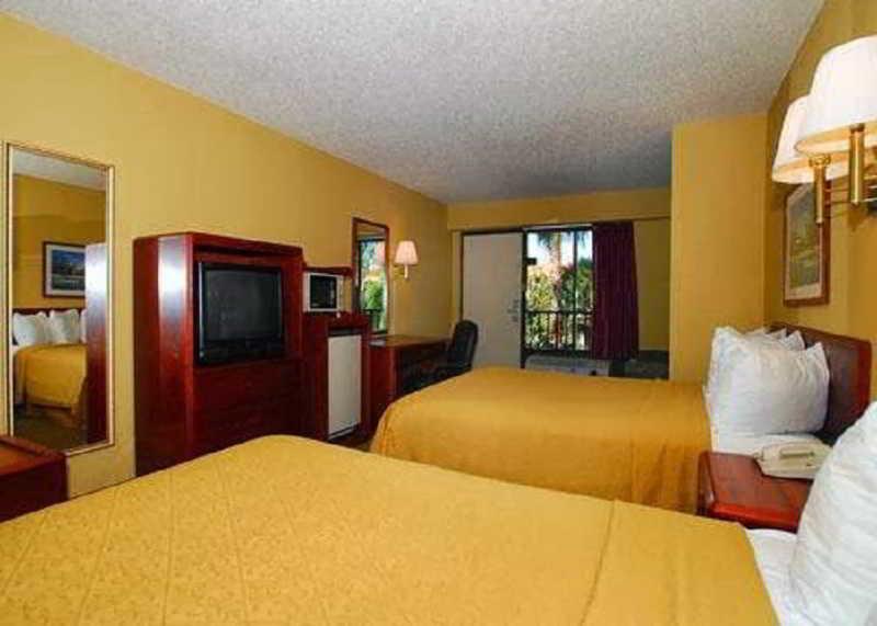 Quality Inn & Suites Orlando Airport Room photo