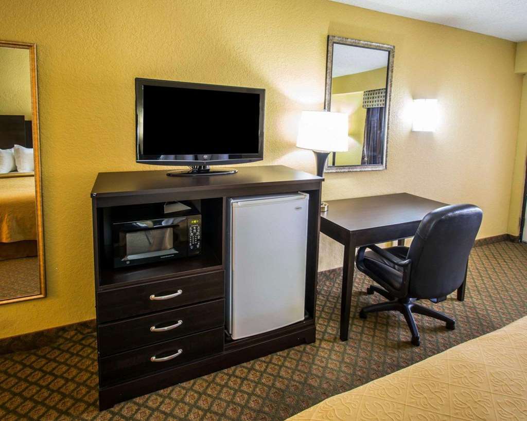 Quality Inn & Suites Orlando Airport Room photo